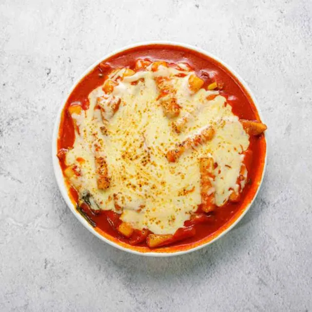 Cheese tteokbokki in red sauce